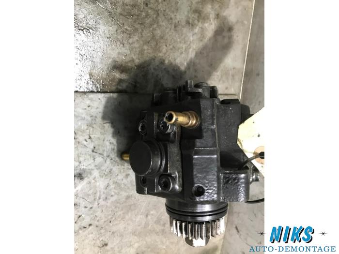 Mekanisk bränslepump från en Nissan Qashqai (J10) 2.0 dCi 4x4 2009