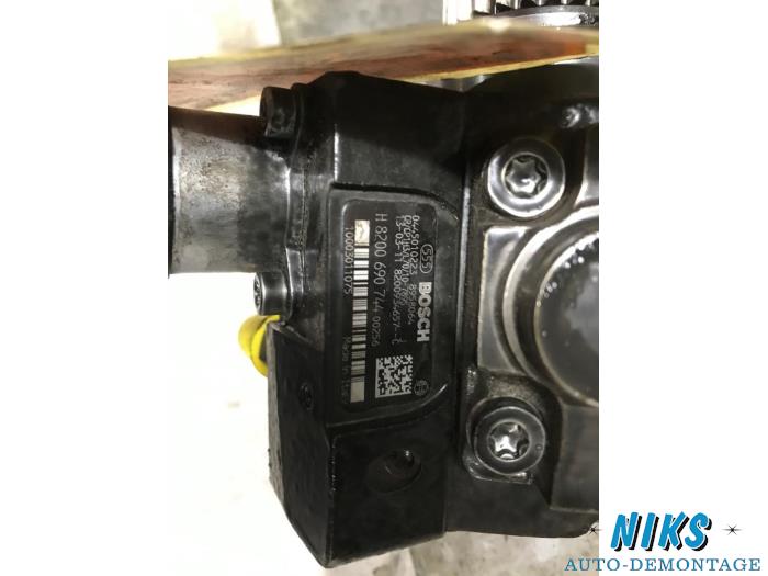 Mekanisk bränslepump från en Nissan Qashqai (J10) 2.0 dCi 4x4 2009