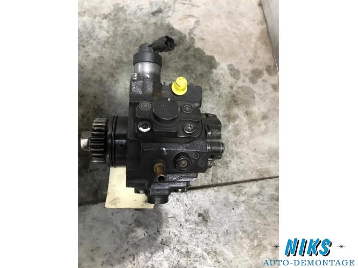 Mekanisk bränslepump från en Nissan Qashqai (J10) 2.0 dCi 4x4 2009