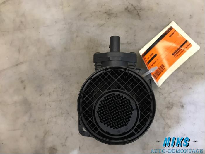 Luchtweger van een Volkswagen Touran (1T1/T2) 2.0 TDI 16V 140 2006