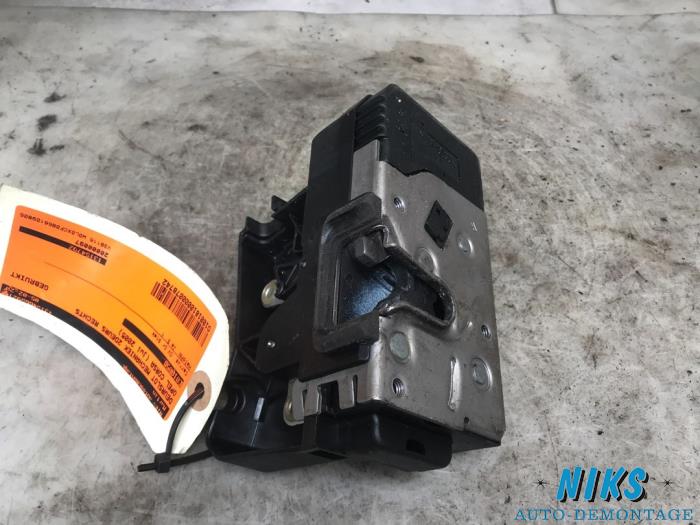 Türschlossmechanik 2-türig rechts van een Opel Corsa C (F08/68) 1.2 16V Twin Port 2005