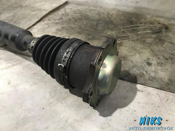 Antriebswelle rechts vorne van een Volkswagen Polo IV (9N1/2/3) 1.9 TDI 100 2003