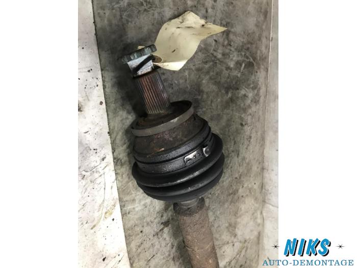 Antriebswelle rechts vorne van een Volkswagen Polo IV (9N1/2/3) 1.9 TDI 100 2003