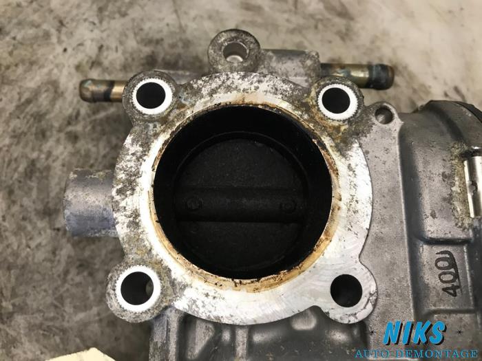 Drosselklappengehäuse van een Opel Meriva 1.4 16V Twinport 2004