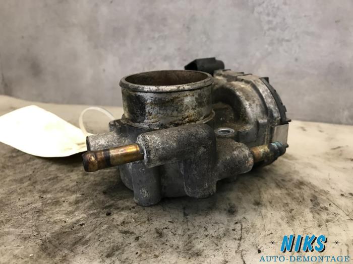Drosselklappengehäuse van een Opel Meriva 1.4 16V Twinport 2004