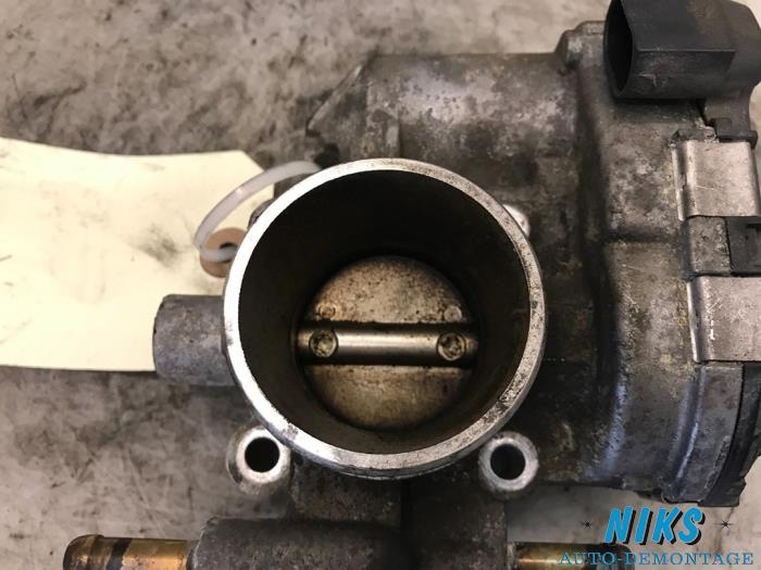 Drosselklappengehäuse van een Opel Meriva 1.4 16V Twinport 2004