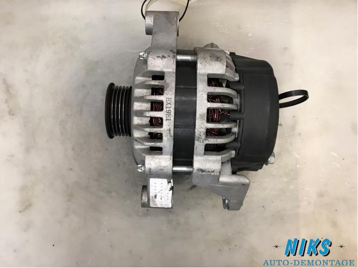 Dynamo from a Opel Astra G (F08/48) 1.6 16V 1999