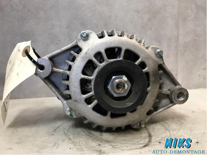Dynamo from a Opel Astra G (F08/48) 1.6 16V 1999