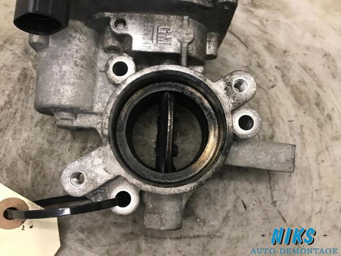 Cuerpo de válvula de mariposa de un Opel Corsa D 1.3 CDTi 16V ecoFLEX 2011