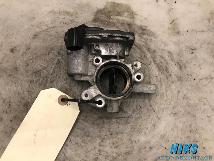 Cuerpo de válvula de mariposa de un Opel Corsa D 1.3 CDTi 16V ecoFLEX 2011