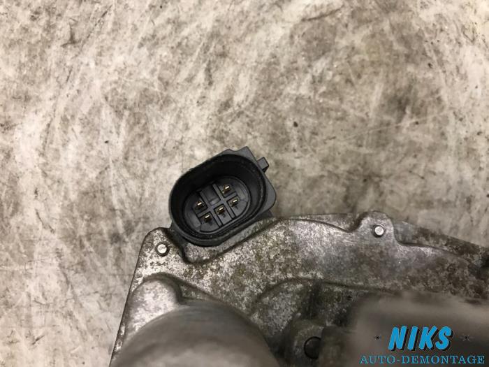 Cuerpo de válvula de mariposa de un Opel Corsa D 1.3 CDTi 16V ecoFLEX 2011