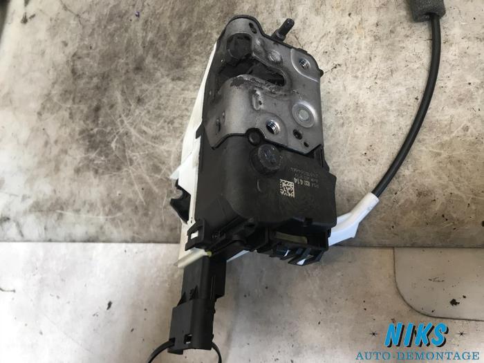 Mechanizm zamka drzwi przesuwnych prawych z Citroën Berlingo 1.6 VTi 95 16V 2012