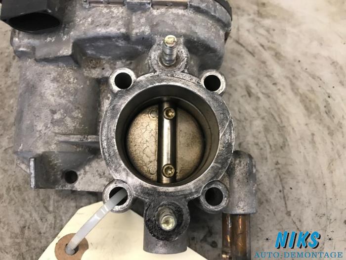 Drosselklappengehäuse van een Opel Corsa C (F08/68) 1.0 12V 2001