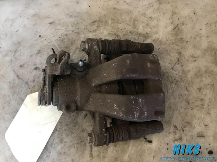 Remklauw (Tang) rechts-achter van een Fiat Bravo (198A) 1.6 JTD Multijet 105 2008