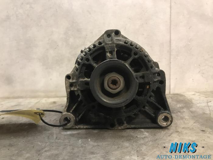 Dynamo van een Peugeot 206 (2A/C/H/J/S) 1.1 XN,XR 2001