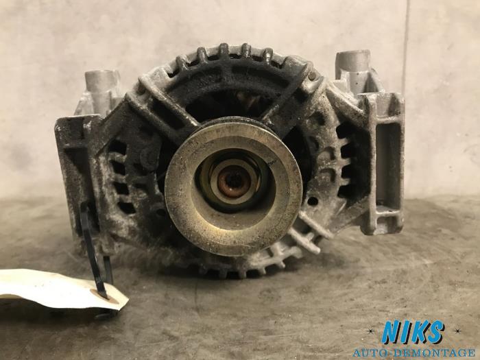 Dynamo from a Opel Astra G Caravan (F35) 2.2 16V 2002