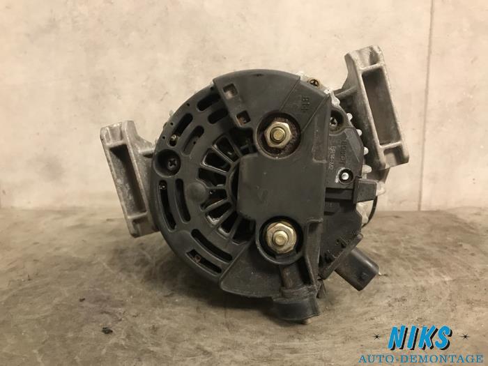 Dynamo from a Opel Astra G Caravan (F35) 2.2 16V 2002