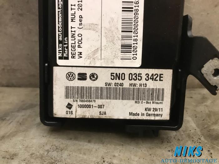 Regelunit Multi Media van een Volkswagen Polo V (6R) 1.6 TDI 16V 90 2011