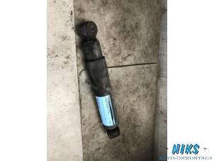Używane Amortyzator prawy tyl Mercedes Sprinter 2t (901/902) 208 CDI 16V Cena na żądanie oferowane przez Niks autodemontage