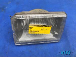 Używane Reflektor lewy Mazda 323 Cena na żądanie oferowane przez Niks autodemontage