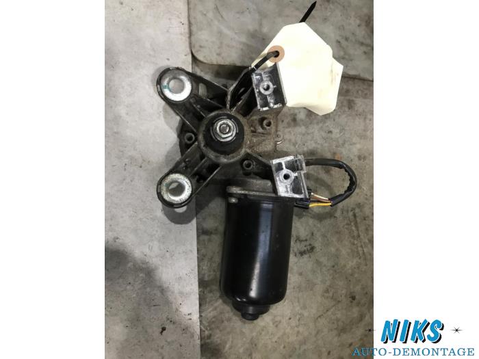 Främre torkarmotor från en Opel Vectra C Caravan 2.2 DIG 16V 2008