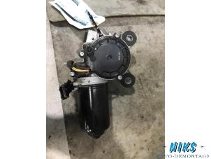 Begagnade Främre torkarmotor Opel Vectra C Caravan 2.2 DIG 16V Pris på förfrågan erbjuds av Niks autodemontage