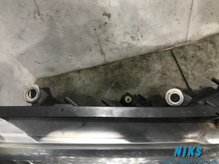 Koplamp rechts van een Renault Scénic II (JM) 1.6 16V 2004