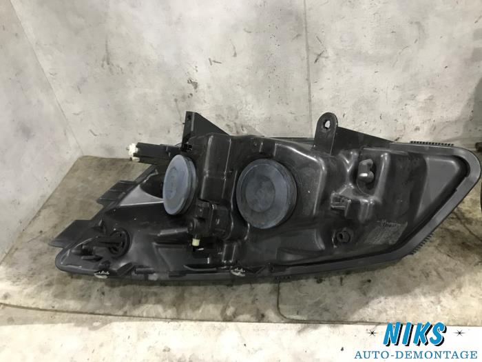 Koplamp rechts van een Renault Scénic II (JM) 1.6 16V 2004