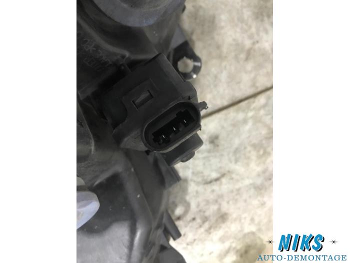 Koplamp rechts van een Renault Scénic II (JM) 1.6 16V 2004