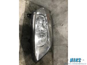 Gebruikte Koplamp rechts Renault Scénic II (JM) 1.6 16V Prijs op aanvraag aangeboden door Niks autodemontage
