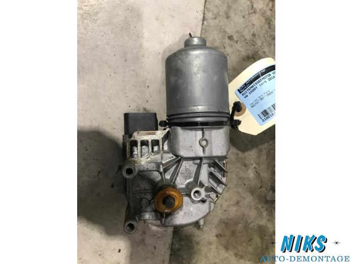 Front wiper motor from a Volkswagen Caddy III (2KA,2KH,2CA,2CH) 1.6 TDI 16V 2014