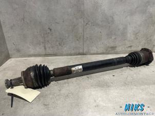 Gebruikte Aandrijfas rechts-voor Volkswagen Polo IV (9N1/2/3) 1.4 16V 75 Prijs op aanvraag aangeboden door Niks autodemontage