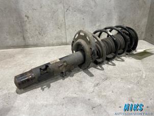 Gebruikte Schokdemperpoot links-voor Citroen C3 (SC) 1.2 VTi 82 12V Prijs op aanvraag aangeboden door Niks autodemontage