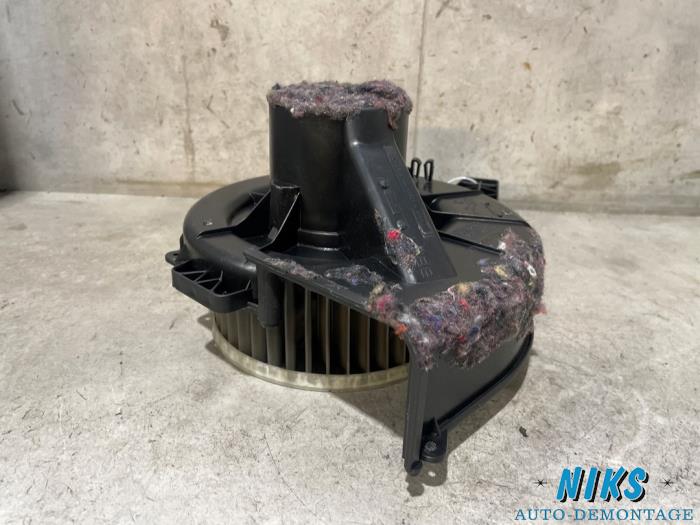 Silnik wentylatora nagrzewnicy z Skoda Fabia II (5J) 1.2i 12V 2010