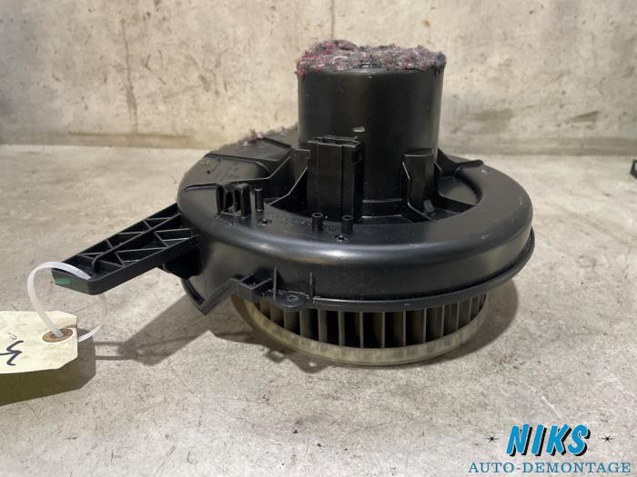 Silnik wentylatora nagrzewnicy z Skoda Fabia II (5J) 1.2i 12V 2010