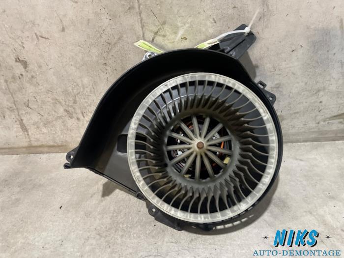 Silnik wentylatora nagrzewnicy z Skoda Fabia II (5J) 1.2i 12V 2010