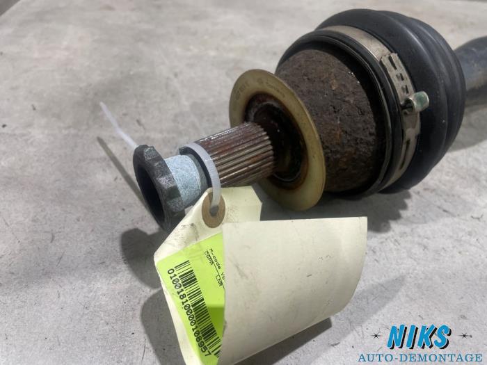 Front drive shaft, right from a Skoda Fabia II (5J) 1.2i 12V 2010