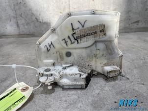 Używane Mechanizm blokady drzwi lewych wersja 2-drzwiowa Suzuki Swift (ZA/ZC/ZD1/2/3/9) 1.3 VVT 16V Cena na żądanie oferowane przez Niks autodemontage