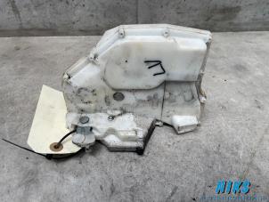 Używane Mechanizm blokady drzwi lewych przednich wersja 4-drzwiowa Suzuki Swift (ZA/ZC/ZD1/2/3/9) 1.3 VVT 16V Cena na żądanie oferowane przez Niks autodemontage