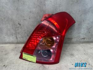 Używane Tylne swiatlo pozycyjne prawe Suzuki Swift (ZA/ZC/ZD1/2/3/9) 1.3 VVT 16V Cena na żądanie oferowane przez Niks autodemontage