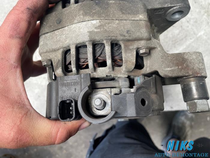 Dynamo from a Peugeot 206 CC (2D) 1.6 16V 2001