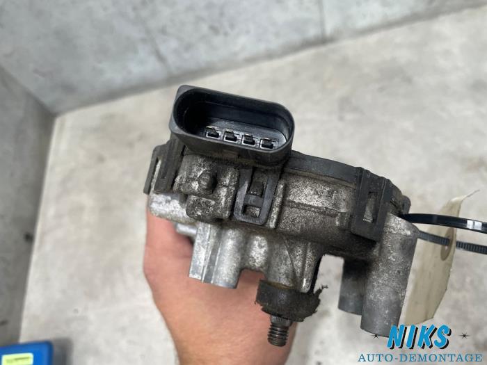 Ruitenwissermotor voor van een Ford Mondeo IV Wagon 2.0 TDCi 115 16V 2010