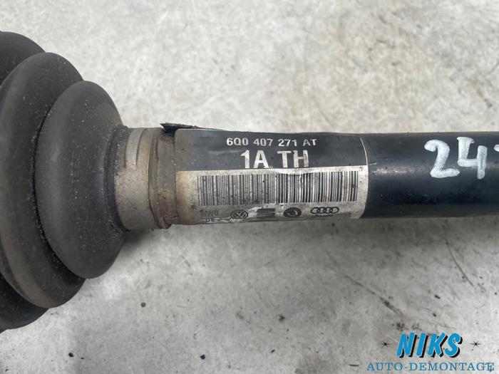 Aandrijfas links-voor van een Skoda Fabia II Combi 1.2i 12V 2009