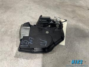 Używane Mechanizm blokady drzwi lewych wersja 2-drzwiowa Suzuki Swift (ZA/ZC/ZD1/2/3/9) 1.3 VVT 16V Cena na żądanie oferowane przez Niks autodemontage