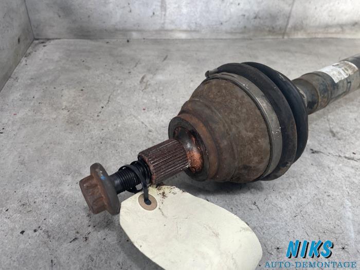 Antriebswelle rechts vorne van een Volkswagen Caddy III (2KA,2KH,2CA,2CH) 1.9 TDI 2010