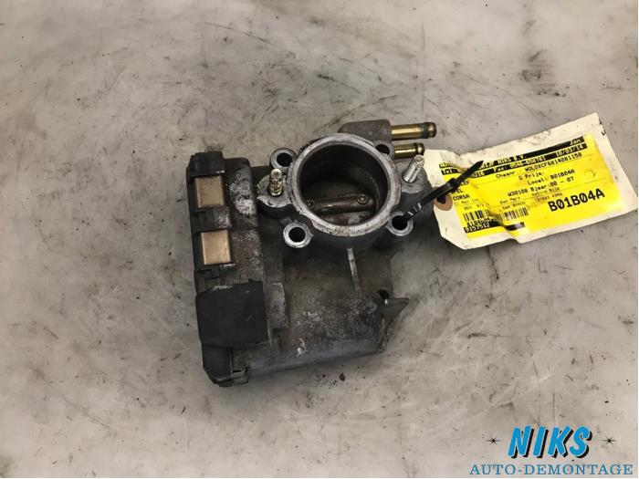Przepustnica z Opel Corsa C (F08/68) 1.0 12V 2001