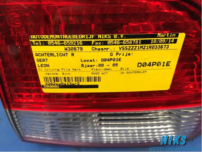 Taillight, right from a Seat Leon (1M1) 1.8 20V 2000