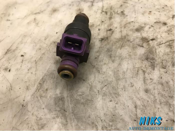 Injector (benzine injectie) van een Renault Clio 1998