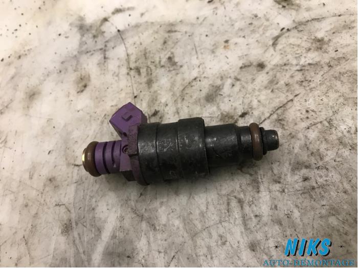 Injector (benzine injectie) van een Renault Clio 1998