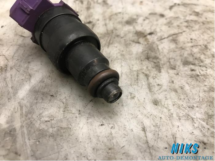 Injector (benzine injectie) van een Renault Clio 1998